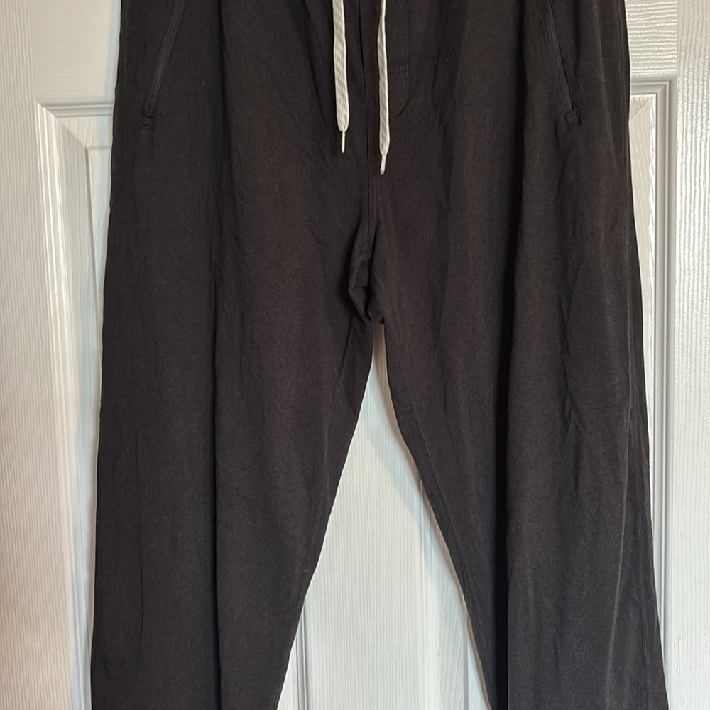 Vuori Black Sweatpants with White Drawstring - Picture 2 of 9